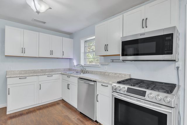 348 Chicago Avenue, Valparaiso, FL 32580