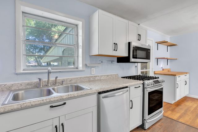 348 Chicago Avenue, Valparaiso, FL 32580