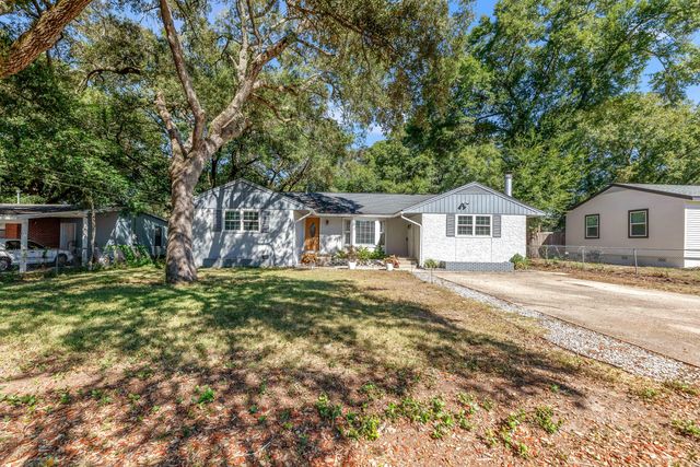 348 Chicago Avenue, Valparaiso, FL 32580