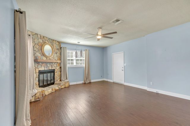 348 Chicago Avenue, Valparaiso, FL 32580