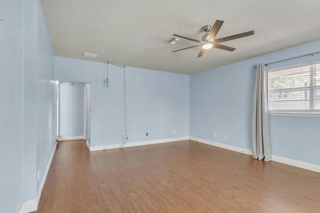 348 Chicago Avenue, Valparaiso, FL 32580