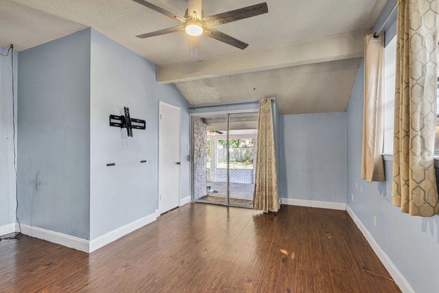 348 Chicago Avenue, Valparaiso, FL 32580