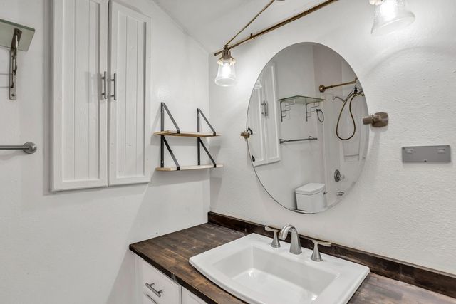 348 Chicago Avenue, Valparaiso, FL 32580