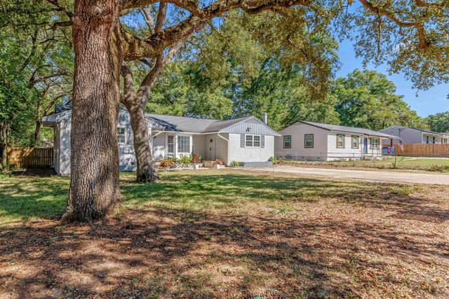 348 Chicago Avenue, Valparaiso, FL 32580