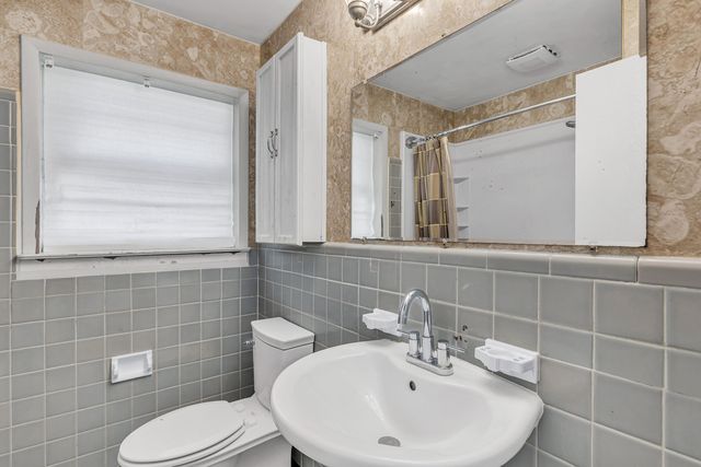 348 Chicago Avenue, Valparaiso, FL 32580