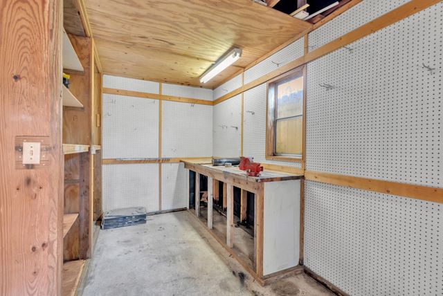 348 Chicago Avenue, Valparaiso, FL 32580