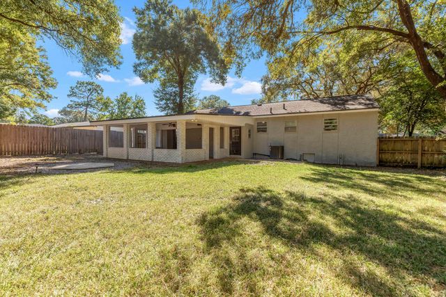 348 Chicago Avenue, Valparaiso, FL 32580