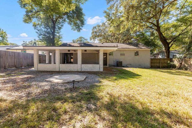 348 Chicago Avenue, Valparaiso, FL 32580