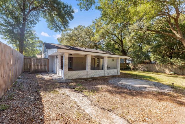 348 Chicago Avenue, Valparaiso, FL 32580