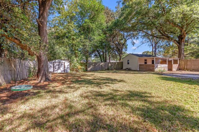 348 Chicago Avenue, Valparaiso, FL 32580