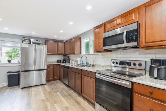 18 Brook Street, Derry, NH 03038
