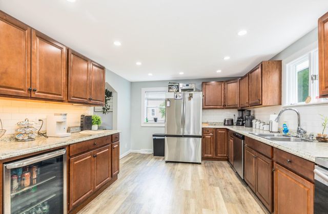 18 Brook Street, Derry, NH 03038