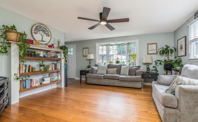 18 Brook Street, Derry, NH 03038