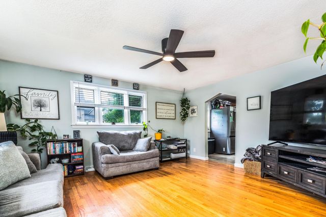 18 Brook Street, Derry, NH 03038