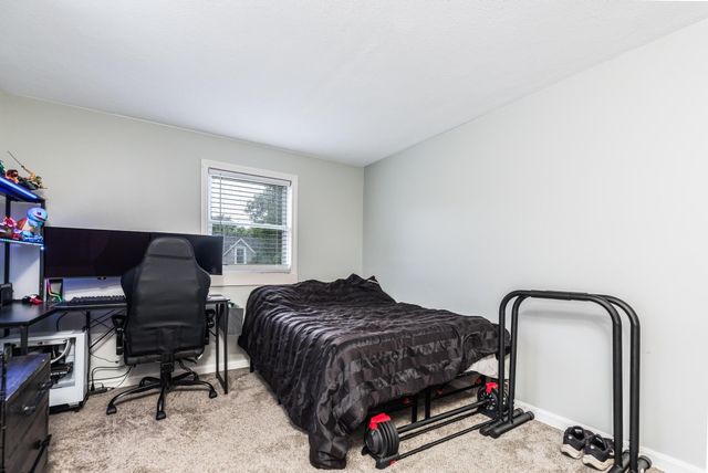 18 Brook Street, Derry, NH 03038