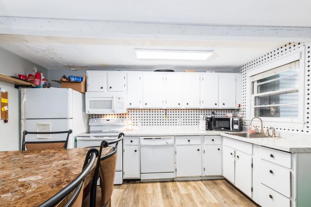 18 Brook Street, Derry, NH 03038