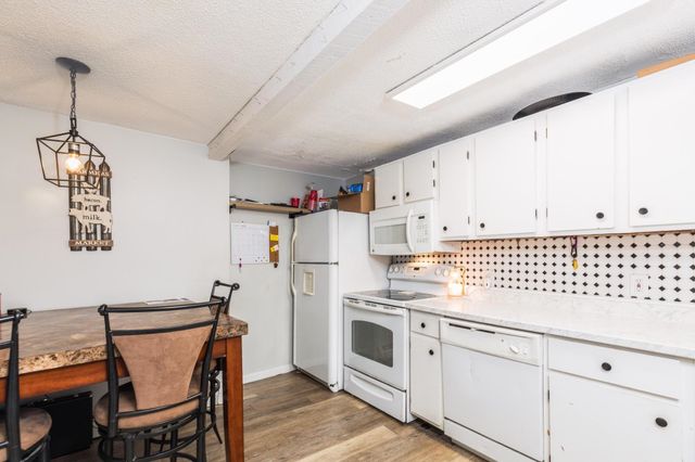 18 Brook Street, Derry, NH 03038