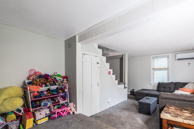18 Brook Street, Derry, NH 03038
