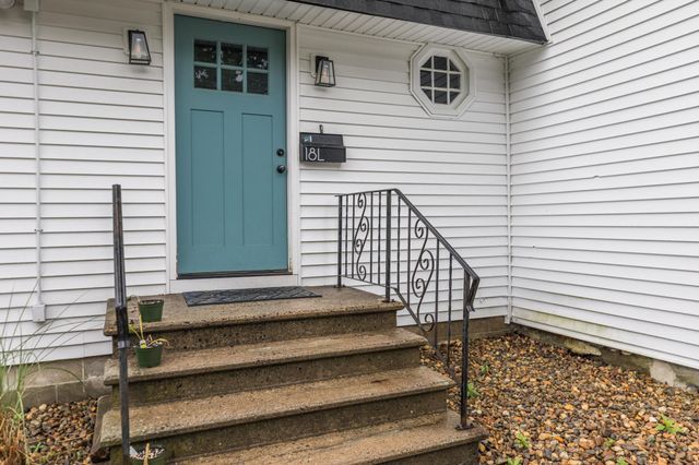 18 Brook Street, Derry, NH 03038