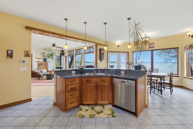 1904 Barber Drive, Stoughton, WI 53589