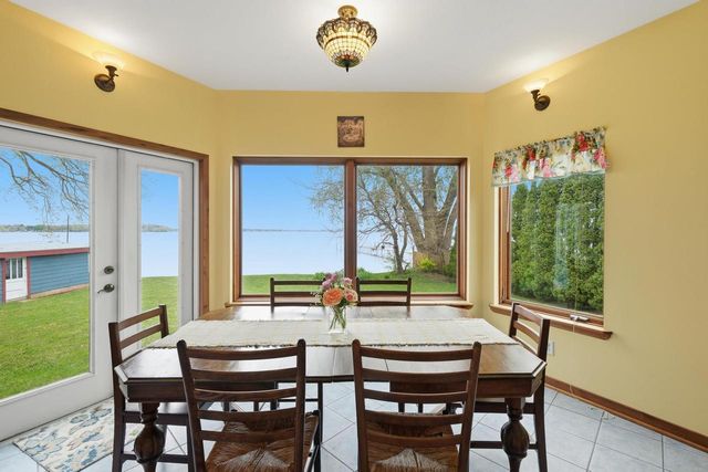 1904 Barber Drive, Stoughton, WI 53589