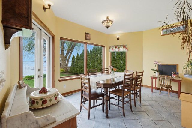 1904 Barber Drive, Stoughton, WI 53589