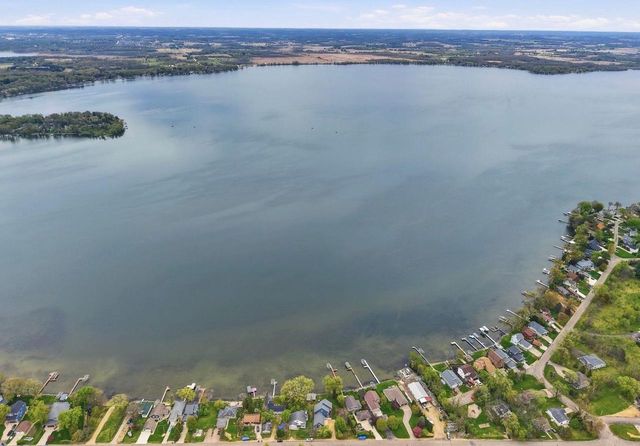 1904 Barber Drive, Stoughton, WI 53589