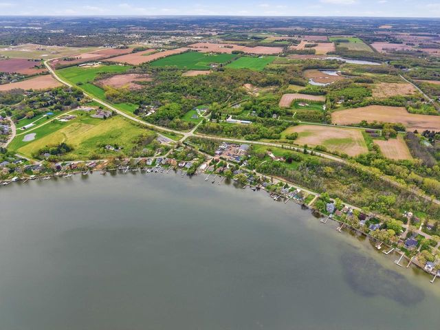 1904 Barber Drive, Stoughton, WI 53589