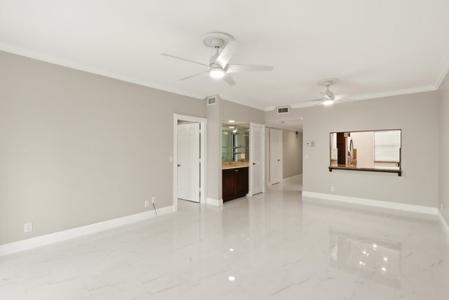 220 Lake Drive 206, Palm Beach Shores, FL 33404