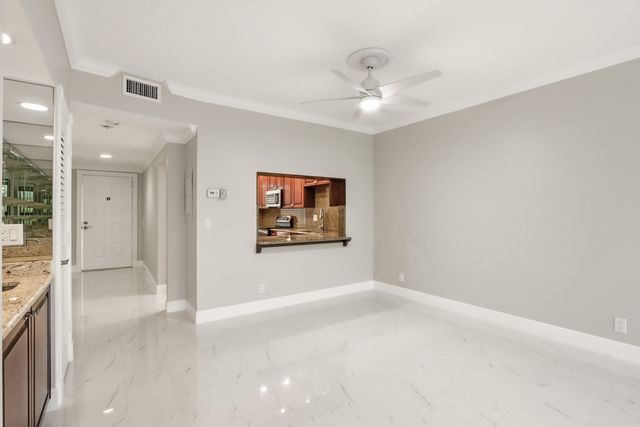 220 Lake Drive 206, Palm Beach Shores, FL 33404