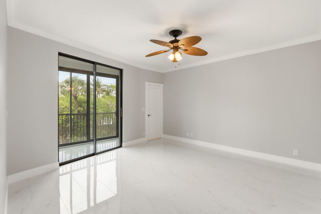 220 Lake Drive 206, Palm Beach Shores, FL 33404
