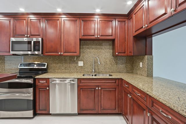 220 Lake Drive 206, Palm Beach Shores, FL 33404