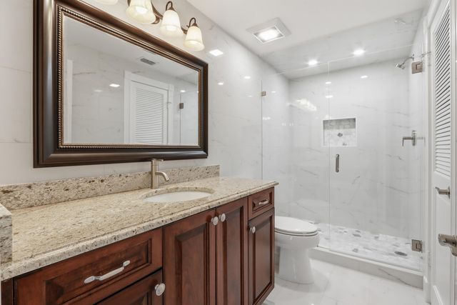 220 Lake Drive 206, Palm Beach Shores, FL 33404
