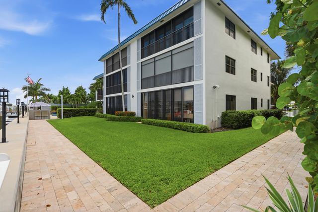 220 Lake Drive 206, Palm Beach Shores, FL 33404