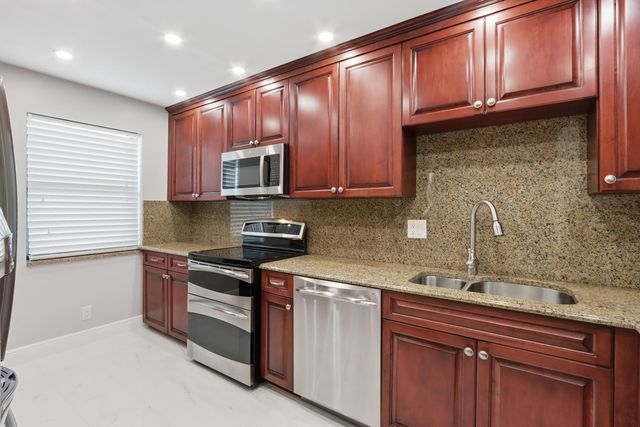 220 Lake Drive 206, Palm Beach Shores, FL 33404