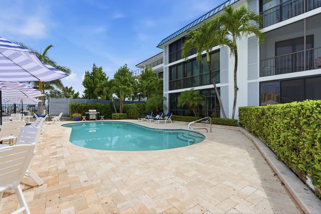 220 Lake Drive 206, Palm Beach Shores, FL 33404