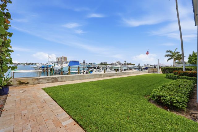220 Lake Drive 206, Palm Beach Shores, FL 33404