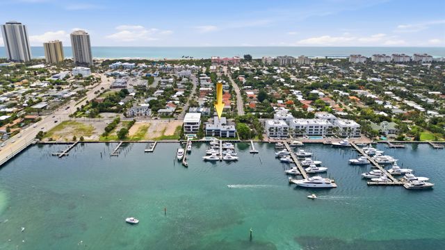 220 Lake Drive 206, Palm Beach Shores, FL 33404