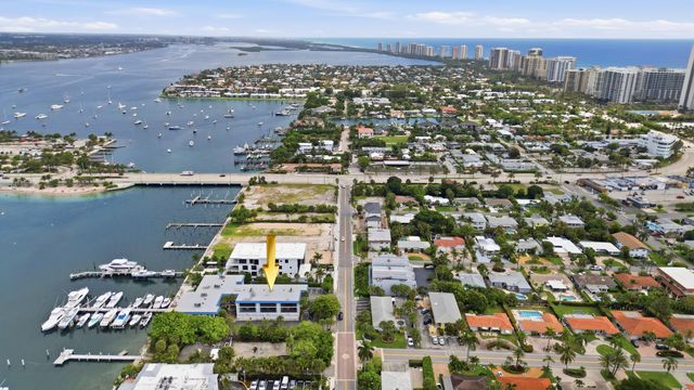 220 Lake Drive 206, Palm Beach Shores, FL 33404