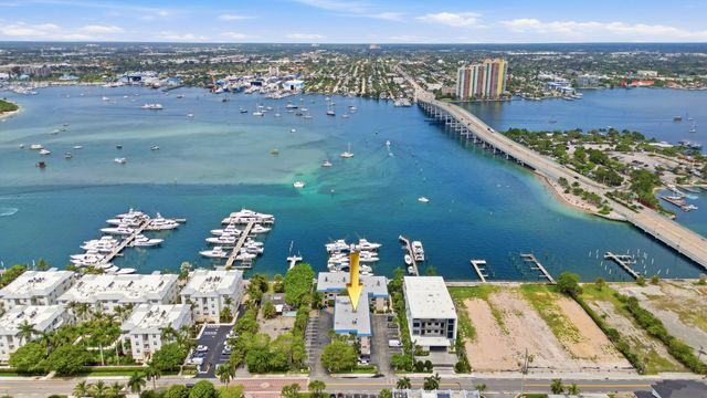 220 Lake Drive 206, Palm Beach Shores, FL 33404