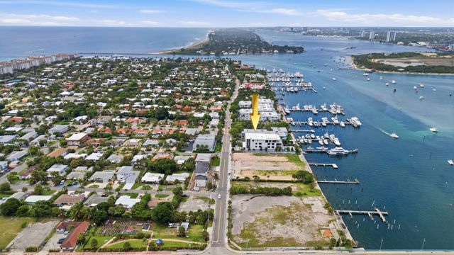 220 Lake Drive 206, Palm Beach Shores, FL 33404
