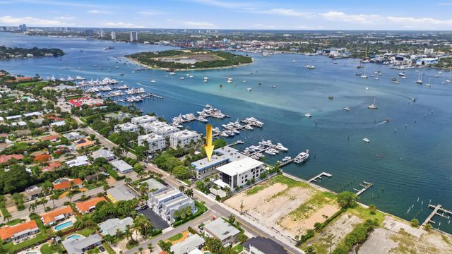220 Lake Drive 206, Palm Beach Shores, FL 33404