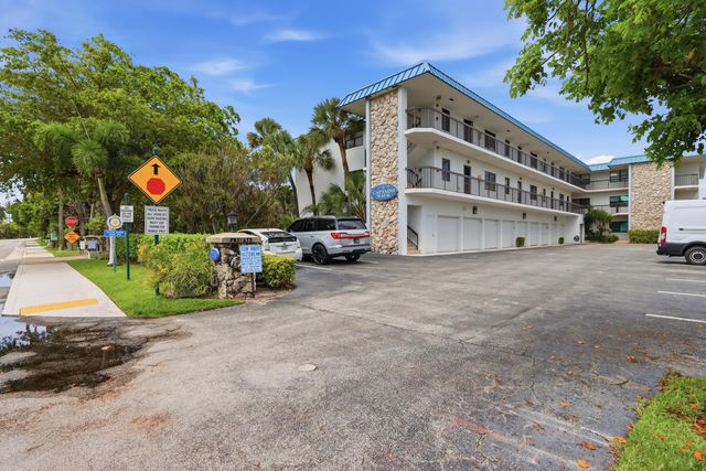 220 Lake Drive 206, Palm Beach Shores, FL 33404
