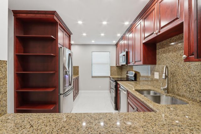 220 Lake Drive 206, Palm Beach Shores, FL 33404