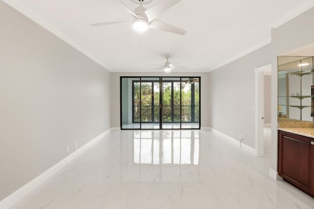 220 Lake Drive 206, Palm Beach Shores, FL 33404