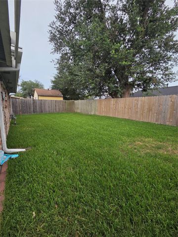 1518 Wentwood Drive, Pasadena, TX 77504