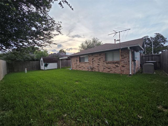 1518 Wentwood Drive, Pasadena, TX 77504