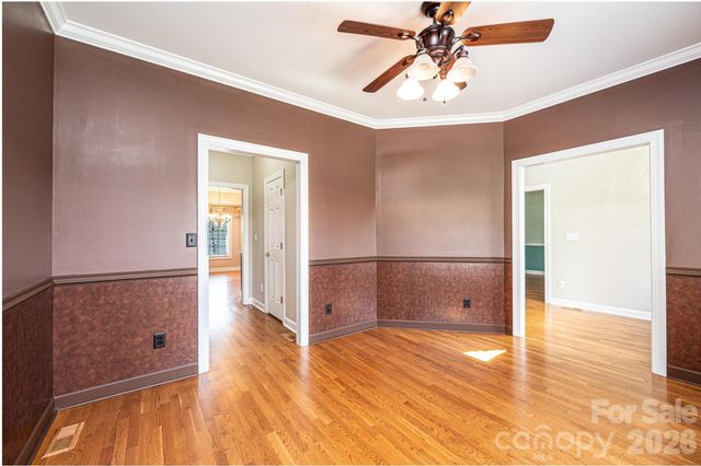 4726 Crystal Falls Avenue, Hickory, NC 28601