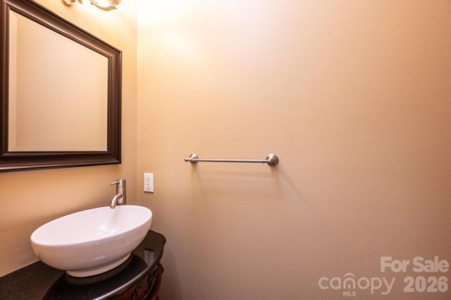 4726 Crystal Falls Avenue, Hickory, NC 28601