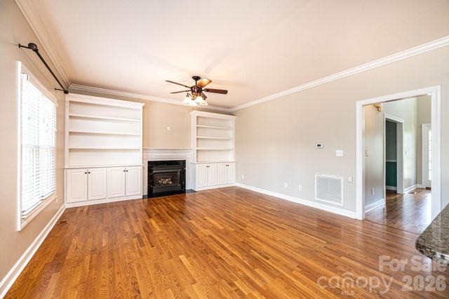 4726 Crystal Falls Avenue, Hickory, NC 28601